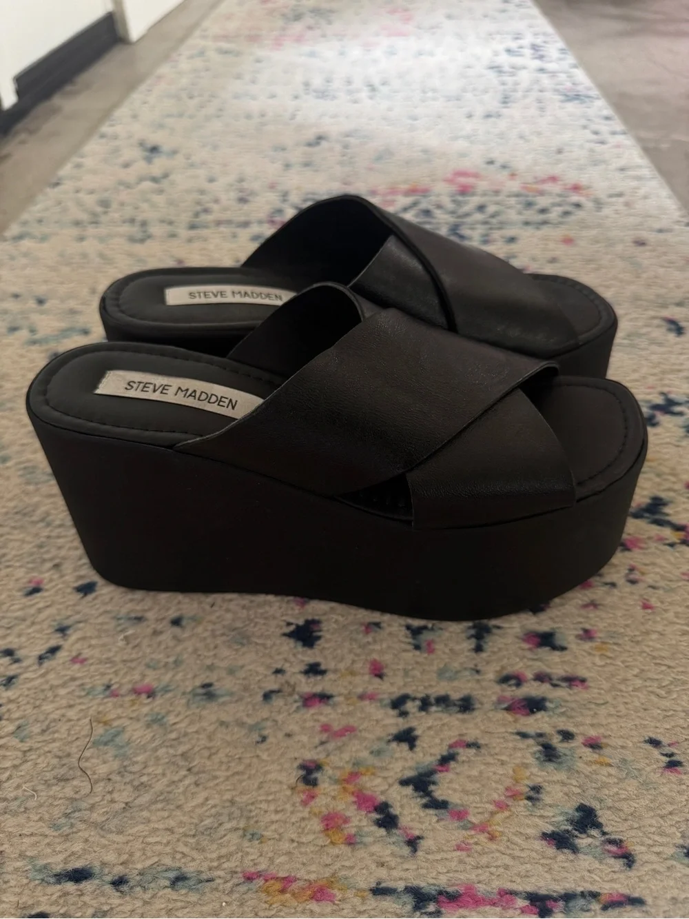 Steve Madden Kody Black Crisscross Platform Slides - Picture 2 of 4